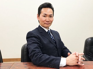 栗鷹物産 代表取締役社長 栗林伴式 写真